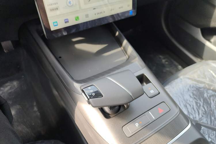 Used CHANGAN Eado 2025 Blue Whale 1.5T 500Bar Prestige Model Gear Lever