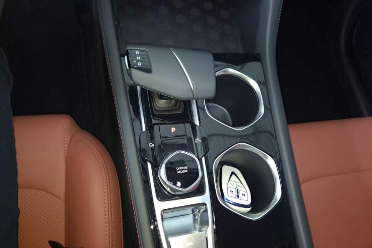 Used CHANGAN Eado 2025 PLUS 1.4T Dual-Clutch High-Energy Version Gear Lever