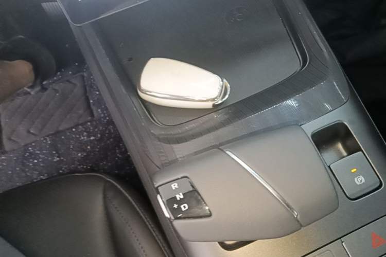Used CHANGAN Eado 2025 Blue Whale 1.5T 500Bar Prestige Model Gear Lever
