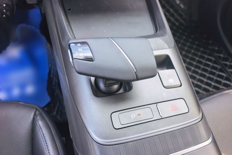 Used CHANGAN Eado 2025 Blue Whale 1.5T 500Bar Prestige Model Gear Lever