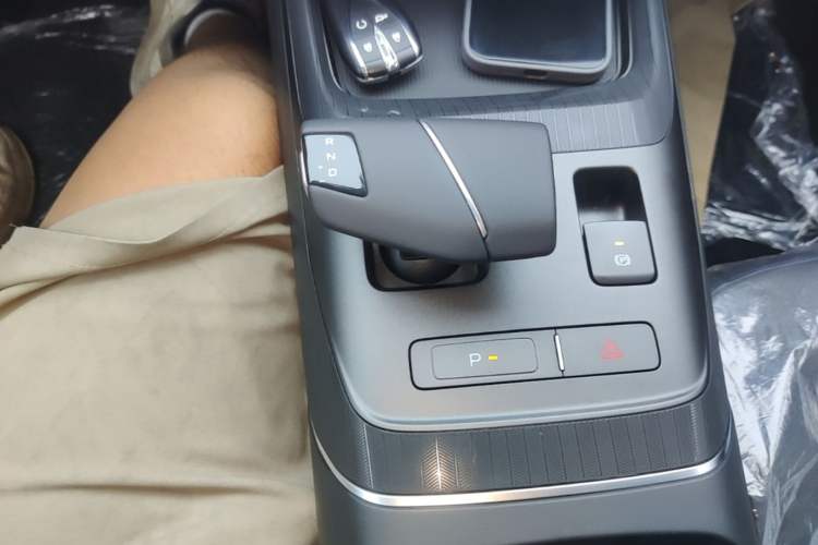Used CHANGAN Eado 2025 Blue Whale 1.5T 500Bar Prestige Model Gear Lever