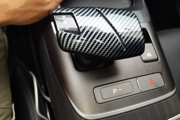 Used CHANGAN Eado 2025 Blue Whale 1.5T 500Bar Prestige Model Gear Lever