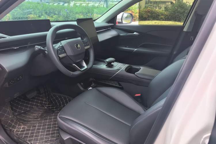 Used CHANGAN Eado 2025 Blue Whale 1.5T 500Bar Prestige Model Interior 1