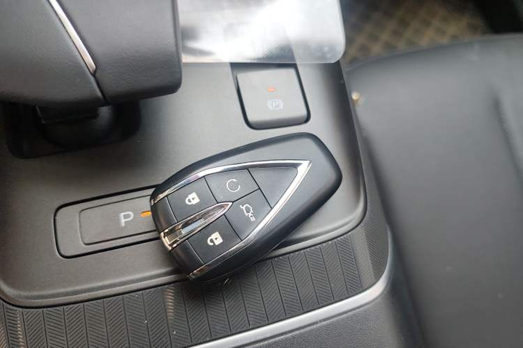 Used CHANGAN Eado 2025 Blue Whale 1.5T 500Bar Prestige Model Interior 1