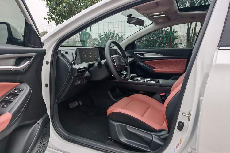 Used CHANGAN Eado 2025 PLUS 1.4T Dual-Clutch High-Energy Version Interior 10