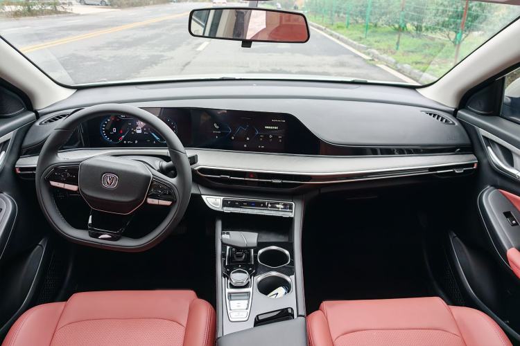 Used CHANGAN Eado 2025 PLUS 1.4T Dual-Clutch High-Energy Version Interior 11
