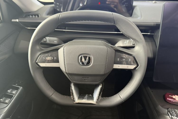 Used CHANGAN Eado 2025 Blue Whale 1.5T 500Bar Prestige Model Interior 2