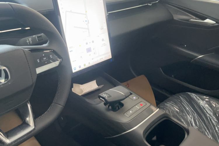 Used CHANGAN Eado 2025 Blue Whale 1.5T 500Bar Prestige Model Interior 2