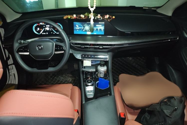 Used CHANGAN Eado 2025 PLUS 1.4T Dual-Clutch High-Energy Version Interior 2