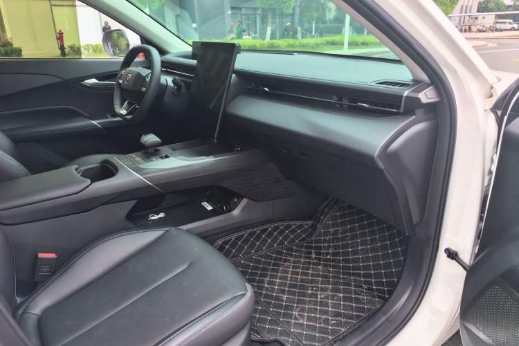 Used CHANGAN Eado 2025 Blue Whale 1.5T 500Bar Prestige Model Interior 3