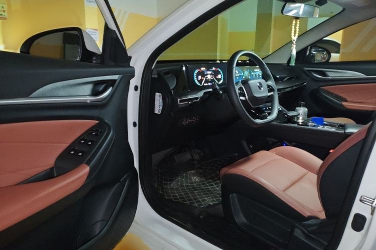 Used CHANGAN Eado 2025 PLUS 1.4T Dual-Clutch High-Energy Version Interior 3