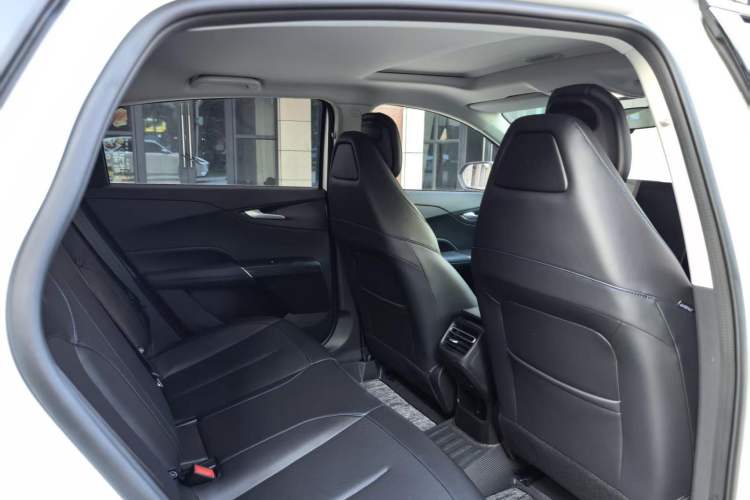 Used CHANGAN Eado 2025 Blue Whale 1.5T 500Bar Prestige Model Interior 4