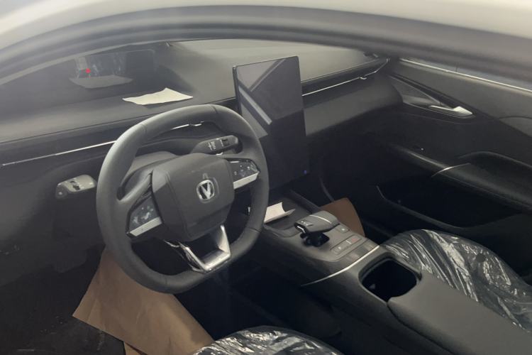 Used CHANGAN Eado 2025 Blue Whale 1.5T 500Bar Prestige Model Interior 4
