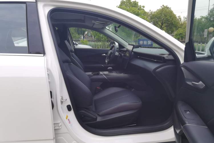 Used CHANGAN Eado 2025 Blue Whale 1.5T 500Bar Prestige Model Interior 5