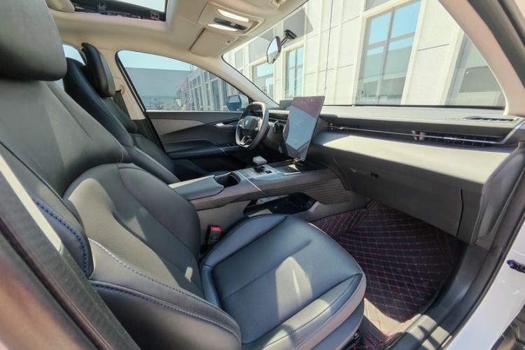 Used CHANGAN Eado 2025 Blue Whale 1.5T 500Bar Prestige Model Interior 6