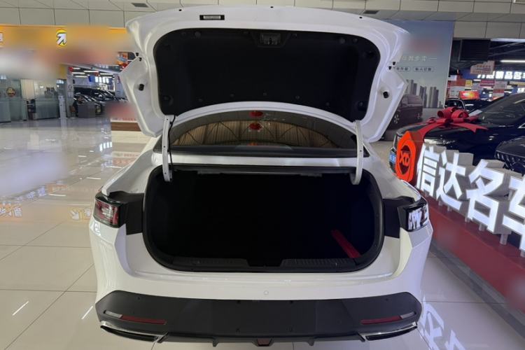 Used CHANGAN Eado 2025 Blue Whale 1.5T 500Bar Prestige Model Interior 6