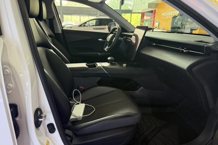 Used CHANGAN Eado 2025 Blue Whale 1.5T 500Bar Prestige Model Interior 8