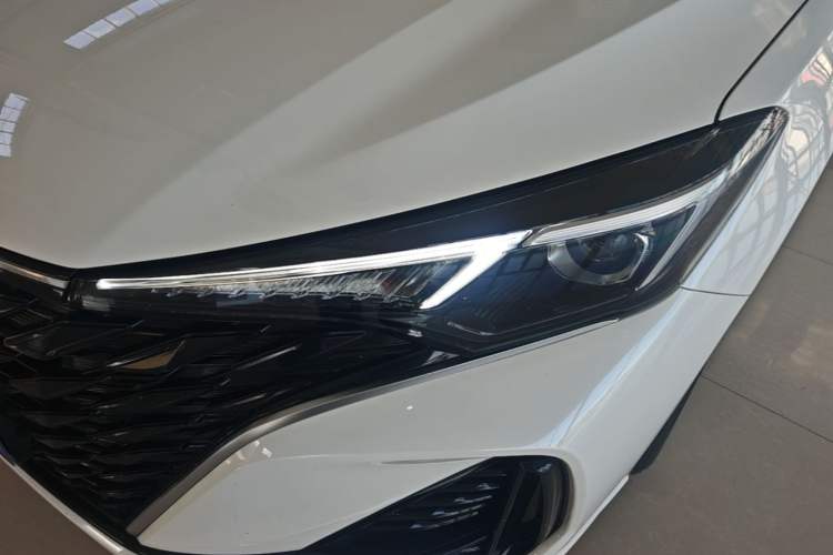 Used CHANGAN Eado 2025 PLUS 1.5L Manual Luxury Edition Left Front Headlight