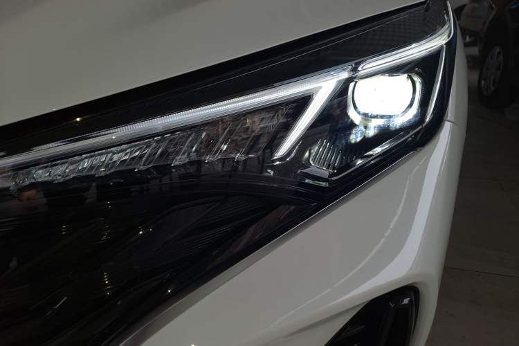 Used CHANGAN Eado 2025 PLUS 1.4T Dual-Clutch High-Energy Version Left Front Headlight