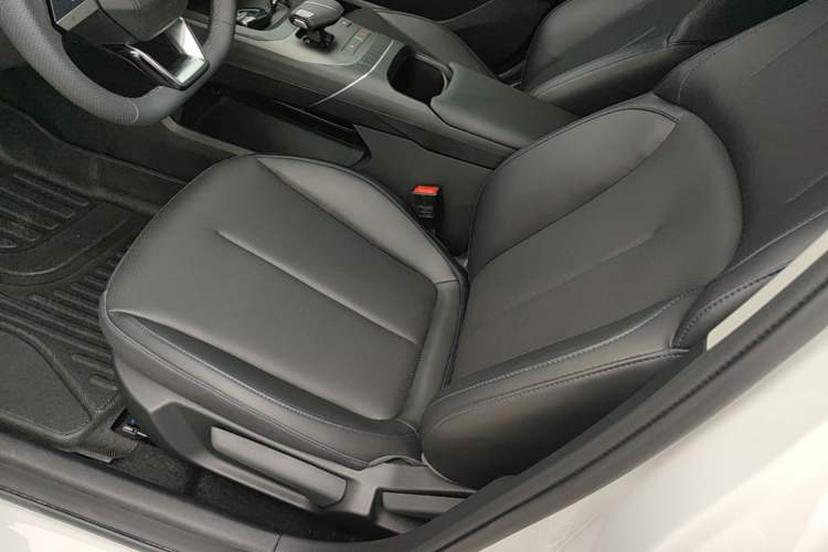 Used CHANGAN Eado 2025 Blue Whale 1.5T 500Bar Prestige Model Left Front Seat