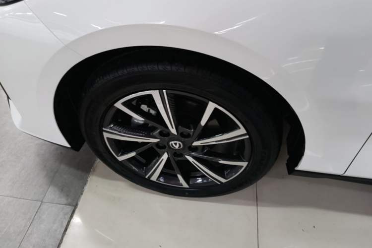 Used CHANGAN Eado 2025 Blue Whale 1.5T 500Bar Prestige Model Left Front Wheel Hub