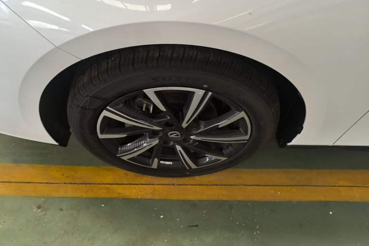 Used CHANGAN Eado 2025 Blue Whale 1.5T 500Bar Prestige Model Left Front Wheel Hub