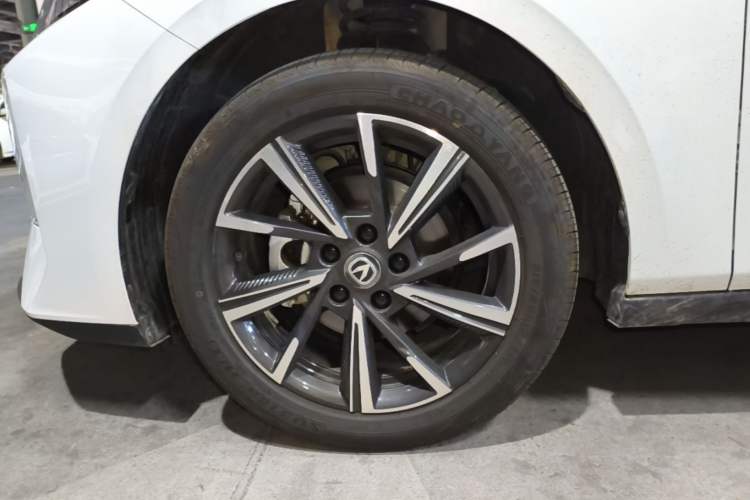 Used CHANGAN Eado 2025 Blue Whale 1.5T 500Bar Prestige Model Left Front Wheel Hub