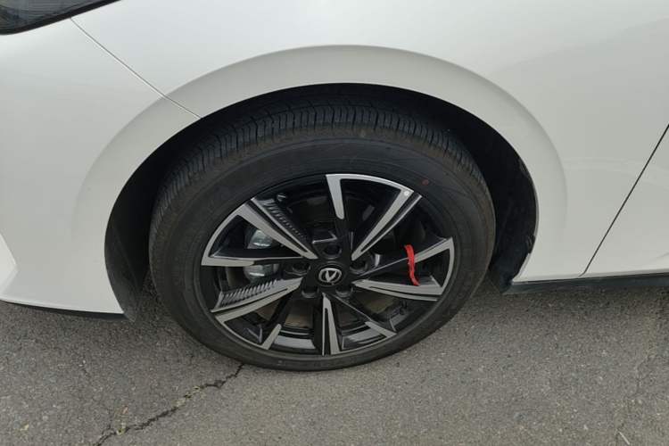 Used CHANGAN Eado 2025 Blue Whale 1.5T 500Bar Prestige Model Left Front Wheel Hub