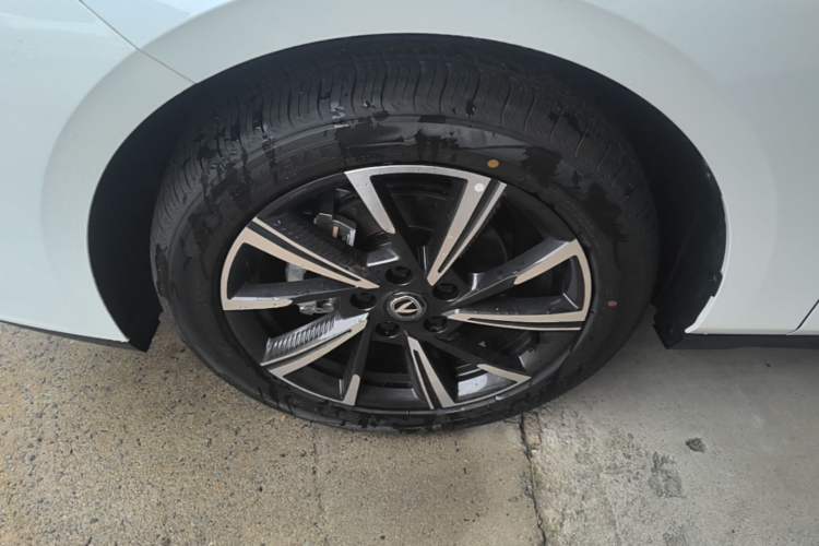 Used CHANGAN Eado 2025 Blue Whale 1.5T 500Bar Prestige Model Left Front Wheel Hub
