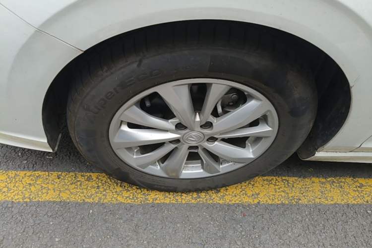 Used CHANGAN Eado 2025 PLUS 1.5L Manual Luxury Edition Left Front Wheel Hub