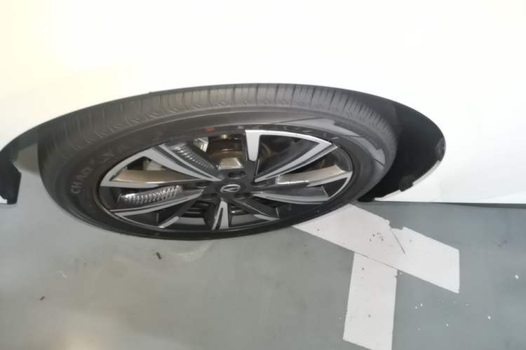 Used CHANGAN Eado 2025 Blue Whale 1.5T 500Bar Prestige Model Left Front Wheel Hub