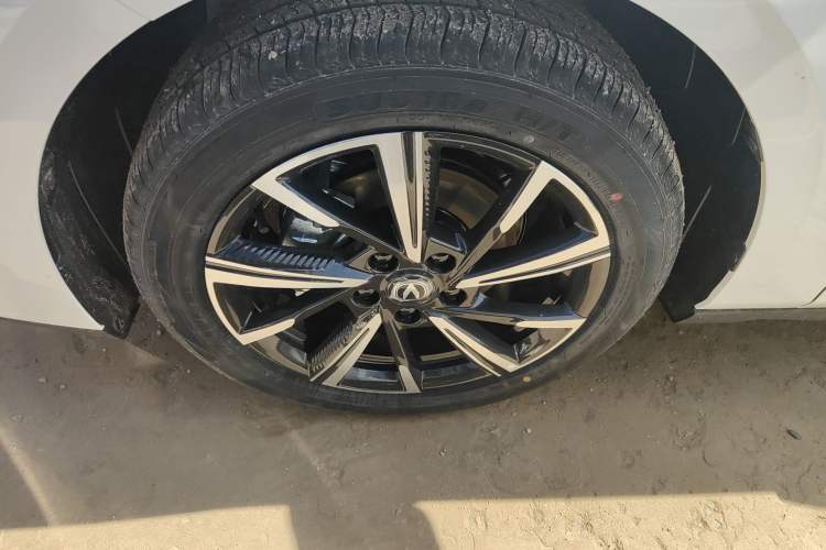 Used CHANGAN Eado 2025 Blue Whale 1.5T 500Bar Prestige Model Left Front Wheel Hub
