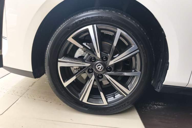 Used CHANGAN Eado 2025 Blue Whale 1.5T 500Bar Flagship Model Left Front Wheel Hub