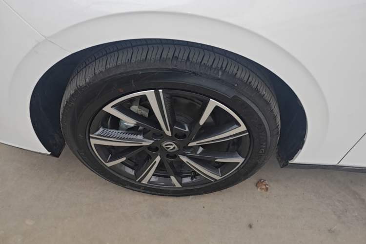 Used CHANGAN Eado 2025 Blue Whale 1.5T 500Bar Prestige Model Left Front Wheel Hub