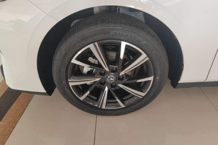 Used CHANGAN Eado 2025 Blue Whale 1.5T 500Bar Prestige Model Left Front Wheel Hub