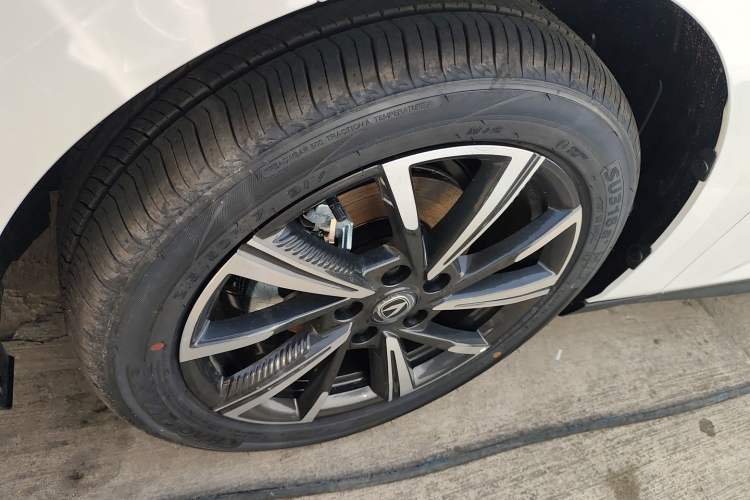 Used CHANGAN Eado 2025 Blue Whale 1.5T 500Bar Prestige Model Left Front Wheel Hub