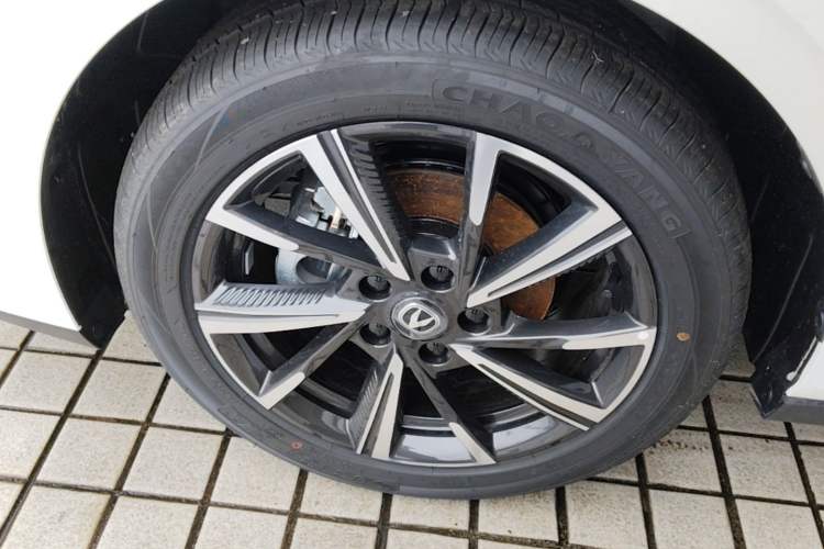 Used CHANGAN Eado 2025 Blue Whale 1.5T 500Bar Prestige Model Left Front Wheel Hub