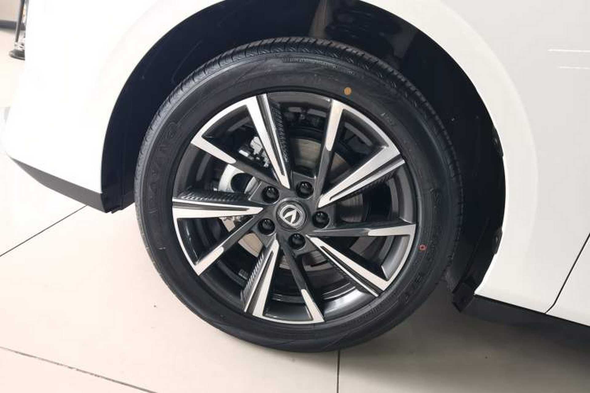 Used CHANGAN Eado 2025 Blue Whale 1.5T 500Bar Prestige Model Left Front Wheel Hub