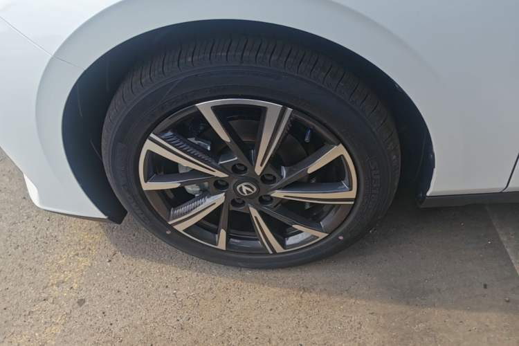 Used CHANGAN Eado 2025 Blue Whale 1.5T 500Bar Flagship Model Left Front Wheel Hub