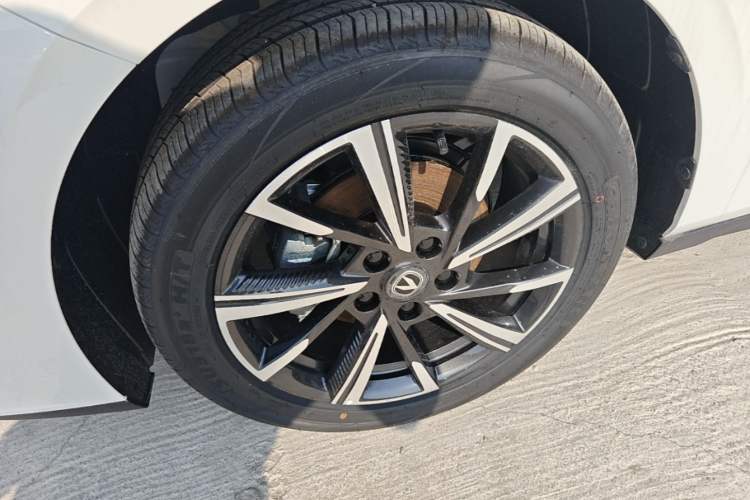 Used CHANGAN Eado 2025 Blue Whale 1.5T 500Bar Prestige Model Left Front Wheel Hub