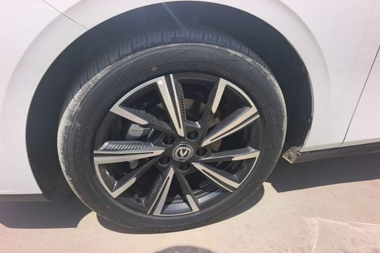 Used CHANGAN Eado 2025 Blue Whale 1.5T 500Bar Prestige Model Left Front Wheel Hub
