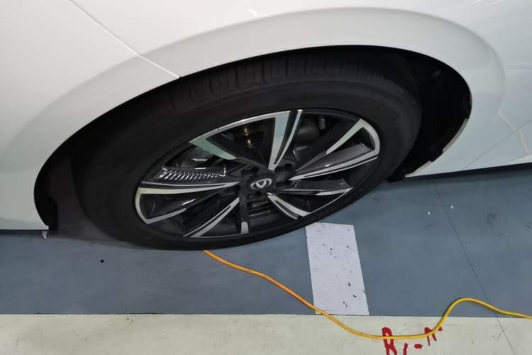 Used CHANGAN Eado 2025 Blue Whale 1.5T 500Bar Prestige Model Left Front Wheel Hub
