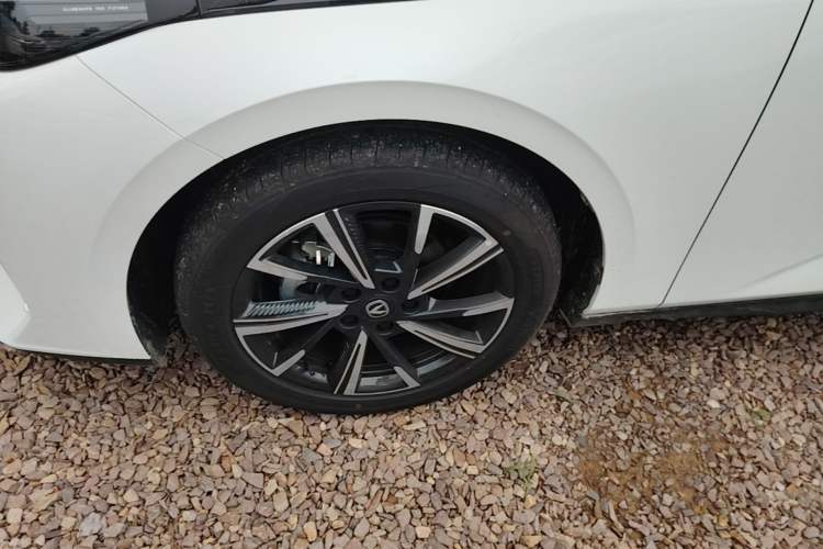Used CHANGAN Eado 2025 Blue Whale 1.5T 500Bar Prestige Model Left Front Wheel Hub