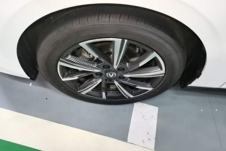 Used CHANGAN Eado 2025 Blue Whale 1.5T 500Bar Prestige Model Left Front Wheel Hub