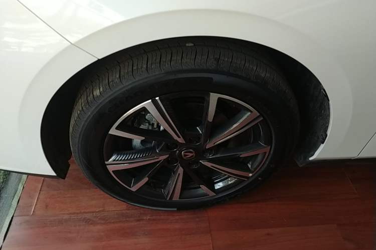 Used CHANGAN Eado 2025 Blue Whale 1.5T 500Bar Prestige Model Left Front Wheel Hub