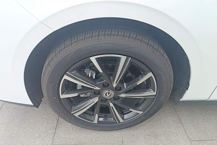 Used CHANGAN Eado 2025 Blue Whale 1.5T 500Bar Prestige Model Left Front Wheel Hub