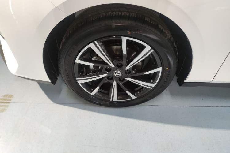 Used CHANGAN Eado 2025 Blue Whale 1.5T 500Bar Prestige Model Left Front Wheel Hub