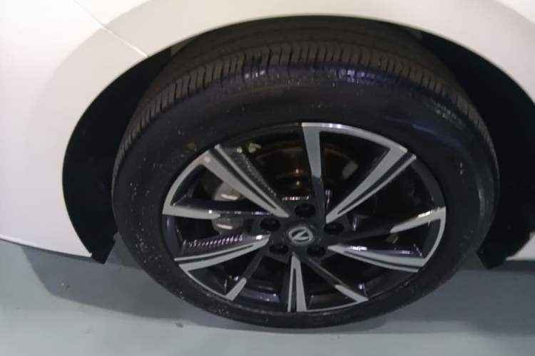 Used CHANGAN Eado 2025 Blue Whale 1.5T 500Bar Prestige Model Left Front Wheel Hub