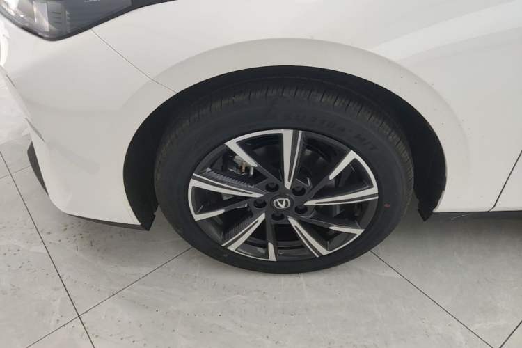 Used CHANGAN Eado 2025 Blue Whale 1.5T 500Bar Prestige Model Left Front Wheel Hub