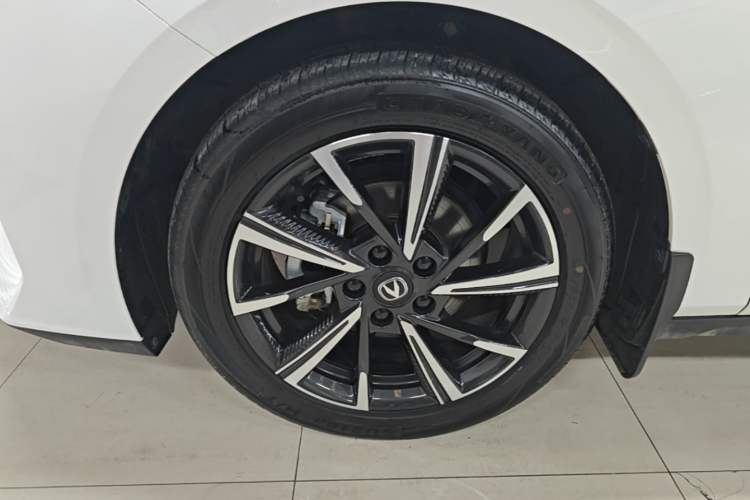 Used CHANGAN Eado 2025 Blue Whale 1.5T 500Bar Flagship Model Left Front Wheel Hub